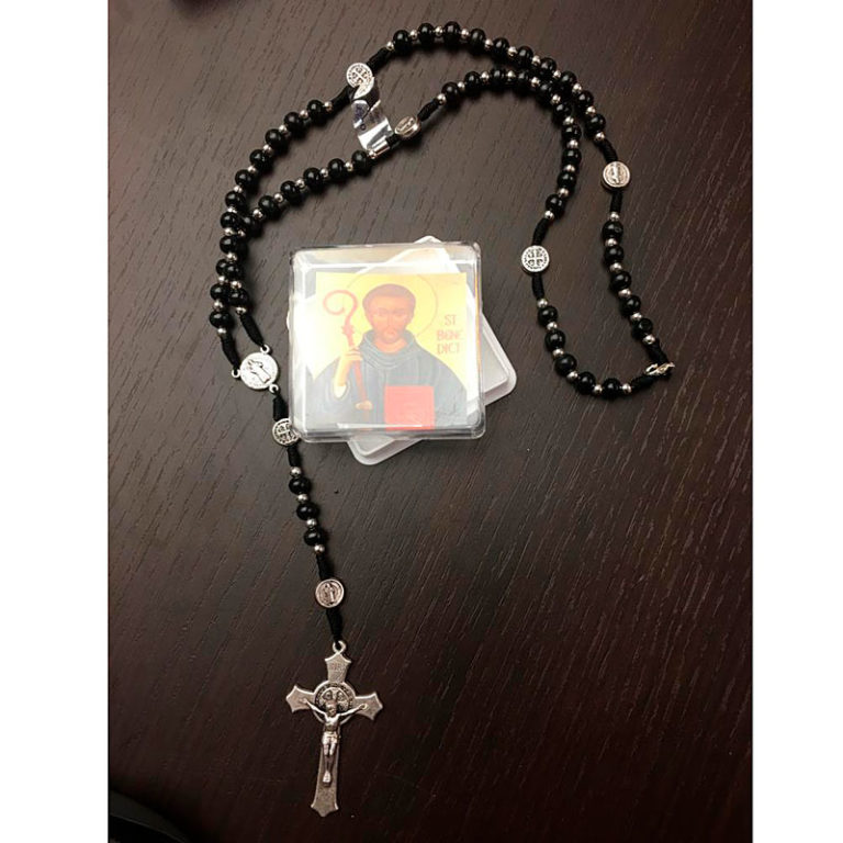 ROSARIO DI SAN BENEDETTO IN CORDA E LEGNO NERO CON APERTURA AL COLLO ANCHE DA UOMO San Damiano