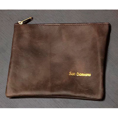 POCHETTE GRANDE ANCHE PER LIBRICINO DI PREGHIERA IN VERA PELLE COLOR MARRONE SCRITTA SAN DAMIANO