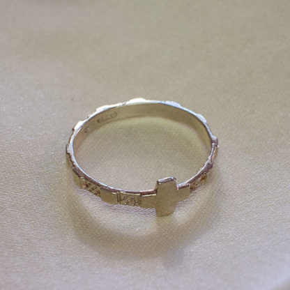 ANELLO DECINA PUNTINATO CON CROCETTA (VARIE MISURE INVIARE RICHIESTA)