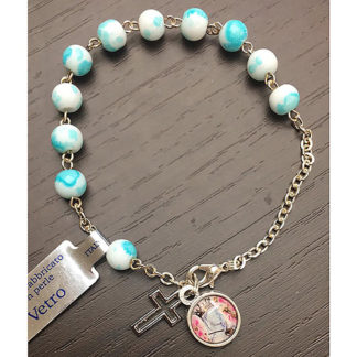 BRACCIALE CATENINA IN VETRO MACULATO MEDAGLIA MADONNA DELLE ROSE E  CROCETTA COLOR AZZURRO